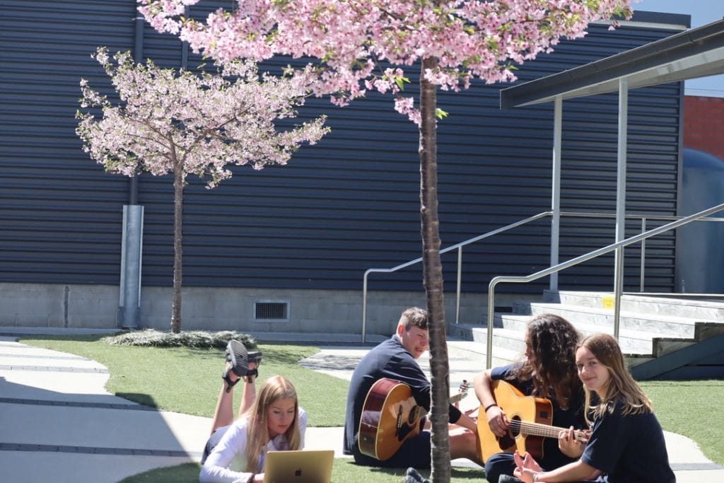 UK HIGH SCHOOL FOR INTERNATIONAL STUDENTS visual data 5